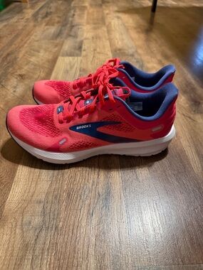 Brooks Launch 9 Women's Running Shoes —  Hot Pink - worn once - size 9.5